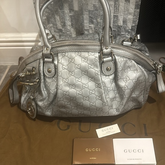 ￼ authentic leather Sukey medium silver Gucci bag great shape!!!! - Picture 9 of 10